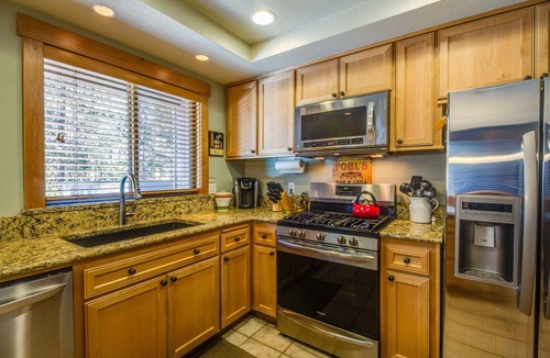 Sunriver House | VIRG04 - Close to the Deschutes, Large Deck, Ping Pong, Bikes, AC, Hot Tub
