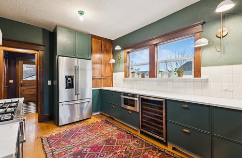 Mississippi District House | Voted best neighborhood, designer house, hot tub, steps from Mississippi Ave