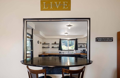 Western House | Wake Robin House - Comfortable & Close to Campus