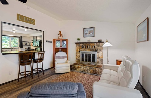 Western House | Wake Robin House - Comfortable & Close to Campus