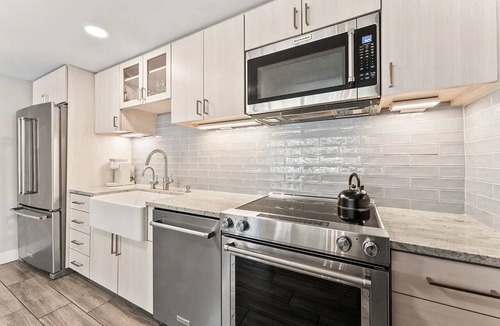 Marylhurst Condo | Wake Up to Water: Scenic 3BR Lakefront Retreat