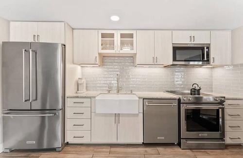 Marylhurst Condo | Wake Up to Water: Scenic 3BR Lakefront Retreat
