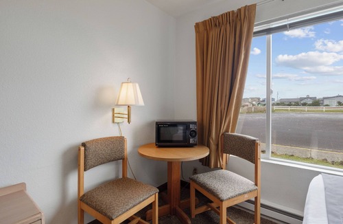 Bayshore Resort | Waldport Bayfront Hotel and Restaurant