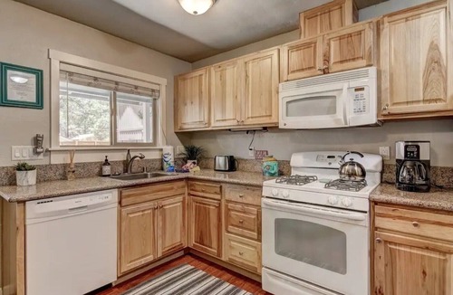 Al Tahoe House | Walk 2 Lake & Beaches Dining Shopping from your LakeHouse