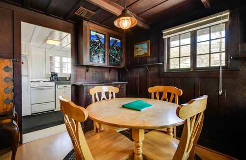 Avalon Cottage | Walk to Beach: Catalina Gem w/Deck!