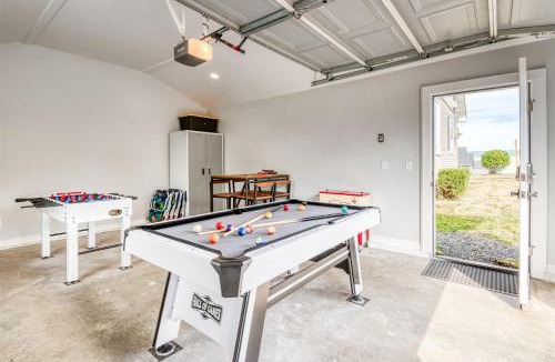 Lincoln City House | Walk to Beach Game Room Fun Oceanlake Cottage Sleeps 4