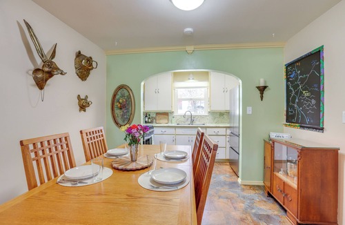 Atascadero Cottage | Walk to Downtown Atascadero: Cottage w/Sunroom!