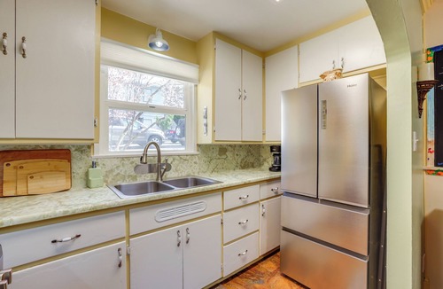 Atascadero Cottage | Walk to Downtown Atascadero: Cottage w/Sunroom!