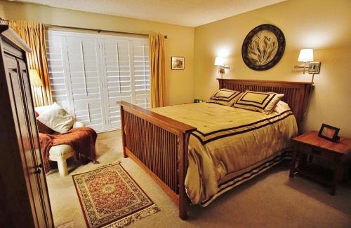 Cloisters House | Walk to Fashion Park! Phoenix Abode w/Pool Access