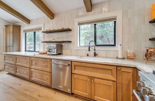 Truckee Cottage | Walk to Gondola: Truckee Retreat w/Resort Perks!