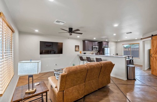 Menlo Park House | Walk to Mercado | Skyline Views | Private Casita