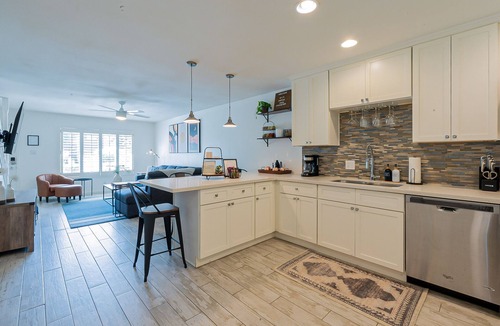 Fashion Square Condo | Walk to Old Town Scottsdale - Poolside Unit - Heated Pool
