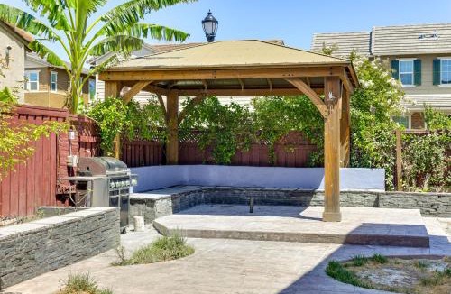 Tracy House | Walk to Parks: Mountain House Retreat w/Patio!