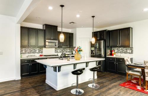 Tracy House | Walk to Parks: Mountain House Retreat w/Patio!