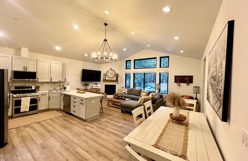 Bijou Pines House | Walk to the Lake — Modern 4 BR/3 BA Mountain Retreat | Newer Construction