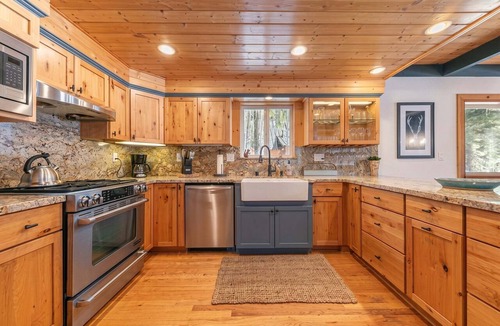 Tahoe Pines House | Walk to the Lake! West Shore Luxury Cabin, Dog Friendly, Sauna & HOA Beach