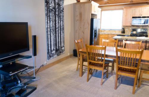 Truckee Apartment | Walk to the Village - Spacious Northstar Condo
