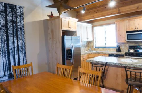 Truckee Apartment | Walk to the Village - Spacious Northstar Condo