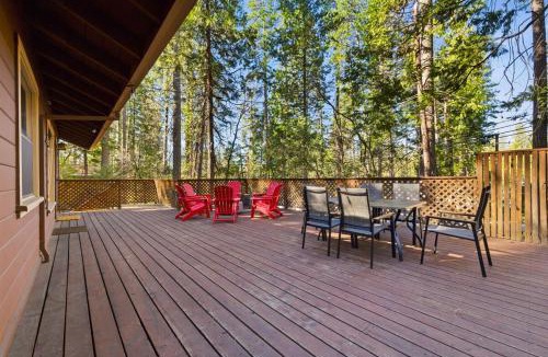 Twain Harte House | Walk to Town - Lake Access - Huge Deck