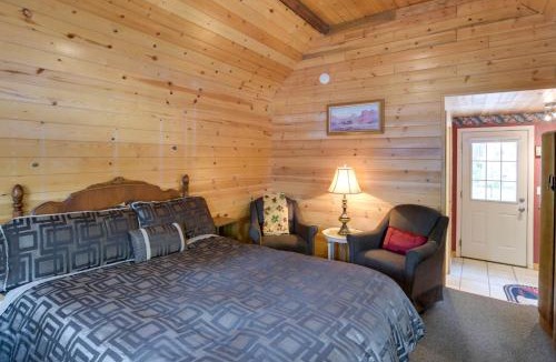 Butte Meadows Apartment | Walk to Trails & Butte Creek: Cozy Retreat w/Deck