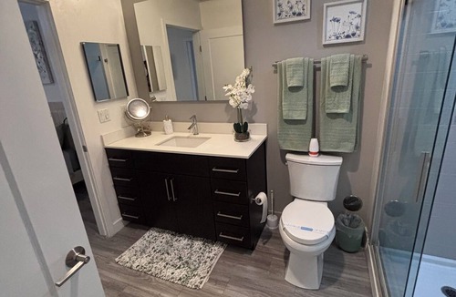 Glendale Sports and Entertainment District Apartment | Walk to Westgate, Stadium & Arena, Rooftop + 24-Hour Gym