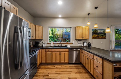 McCall House | Walkable Downtown McCall Cabin | Sleeps 10+ | Game Room | EV