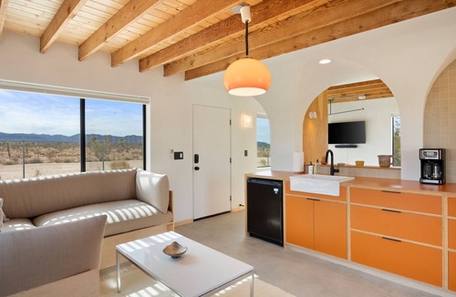 Yucca Valley House | ☾✩☽ Walker Ranch - Cozy and Romantic Cabin with Fire Pit ☾✩☽