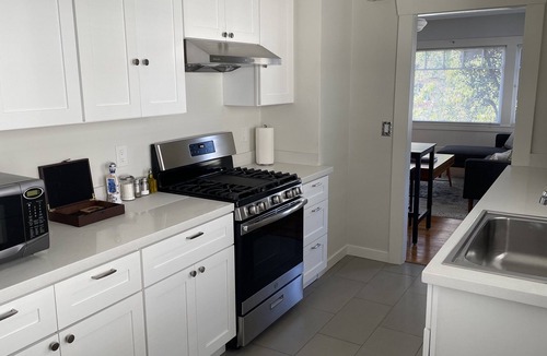 Piedmont Avenue Apartment | Walker's Paradise in Oakland