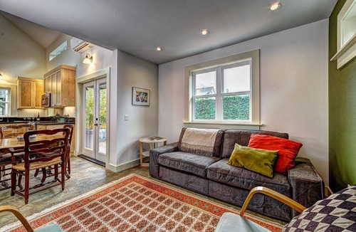 Sellwood-Moreland House | Walking distance to everything in Sellwood - close to downtown & hospitals!