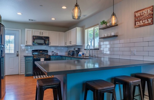 Paso Robles House | Walnut Hill-Endless Vineyard Views From Your Front Porch!