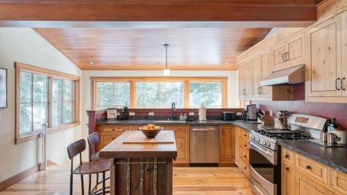 Sunnyside House | Ward Creek by AvantStay