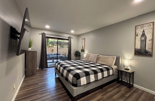 Sunrise Vista Chino Condo | Warm Living in Palm Springs