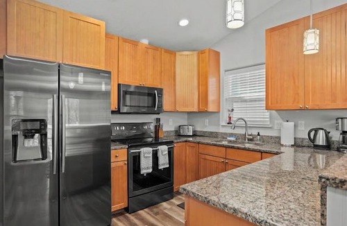 Salem House | Warm & Welcoming Solar Home on Keizer Quiet Lane