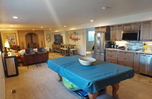 Woodland Estates House | Wasatch Front Mtn Ski Guest Suite-4 Beds, 3 Rms, Sleeps 7