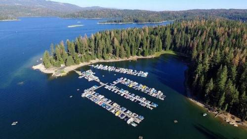 Shaver Lake House | Waterfall Lodge Yellowstone Vibes AC Space