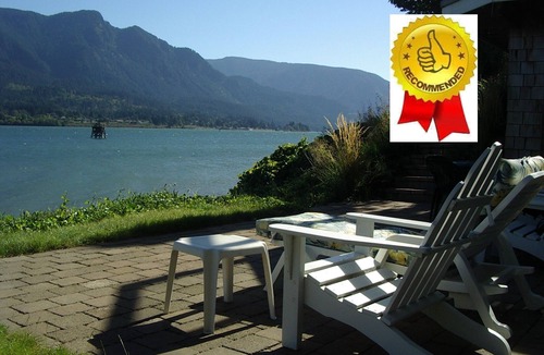 Stevenson House | Waterfront "Columbia Gorge River House" Private Water Access, Stunning Views!