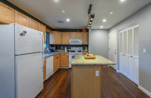 Old Town Chinatown Condo | Waterfront Condo, 25 ft from River, Pool/HotTub, Walk to Pearl District