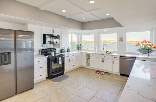 Lake Elsinore House | Waterfront Getaway on Lake Elsinore w/Swim Spa