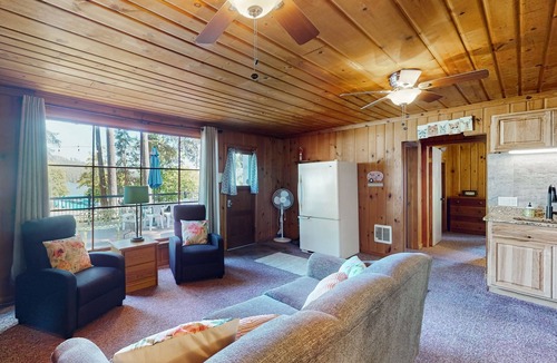 Worley Cabin | Waterfront retreat with a large deck, grill, board games, and AC - dog-friendly