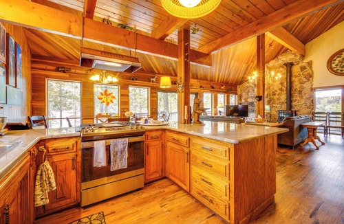 Truckee House | Waterfront Truckee Cabin on Donner Lake!