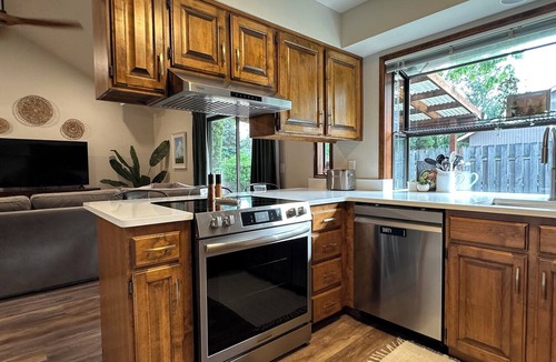 Hillsboro House | Welcome Home to this Beautifully Remodeled 3BR in Hillsboro 3.2 mi. from Intel!