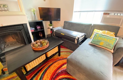 Thurston Apartment | WELCOME TO HUEY DUCK HOUSE-A! 3BR & 2BA SLEEP-8