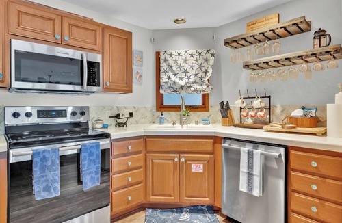 Avalon Villa | Welcome to this breathtaking panoramic gem located in Hamilton Cove
