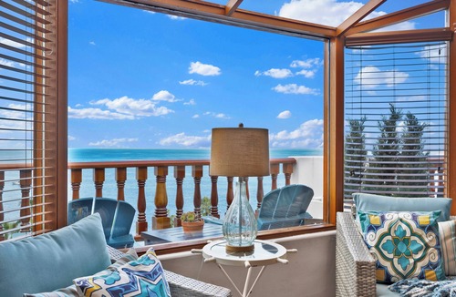 Avalon Villa | Welcome to this breathtaking panoramic gem located in Hamilton Cove