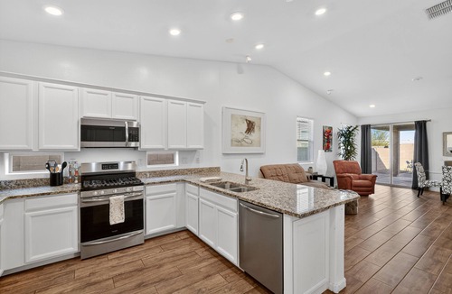 Glendale House | Welcoming 4-bedroom house with comfort in Glendale