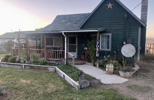 Hereford Cottage | Welcoming cottage with AC in Unity