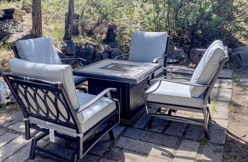 Kings Beach House | Welcoming hotel with lakeview, golf, skiing, WiFi, & Netflix
