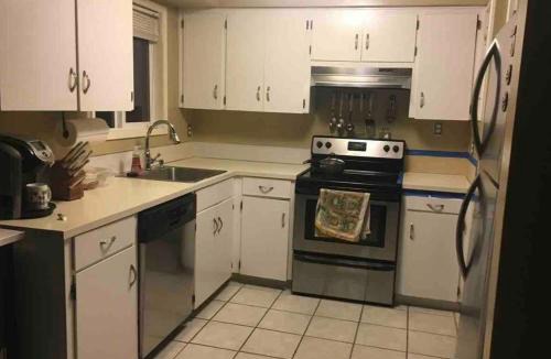 West Linn House | West Linn Relaxing Entire Home WiFi TV Yard BBQ Eateries