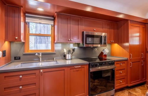 Homewood House | West Shore Cottage | Walk to Beach