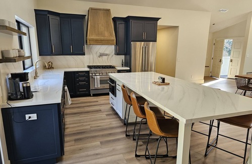 Templeton House | West Side 3BR/3BA - En suite layout, Pool&Hot Tub, nestled in oak covered hills!